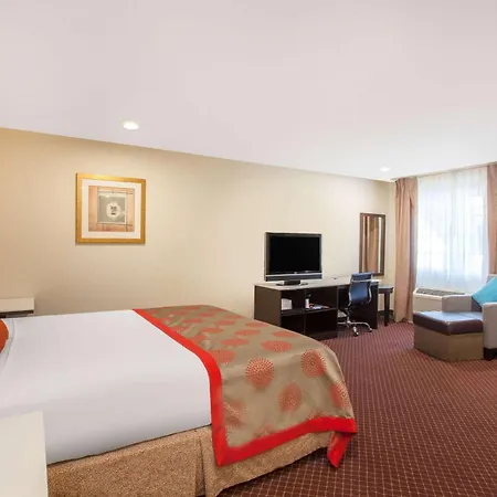Ramada By Wyndham Culver City-3